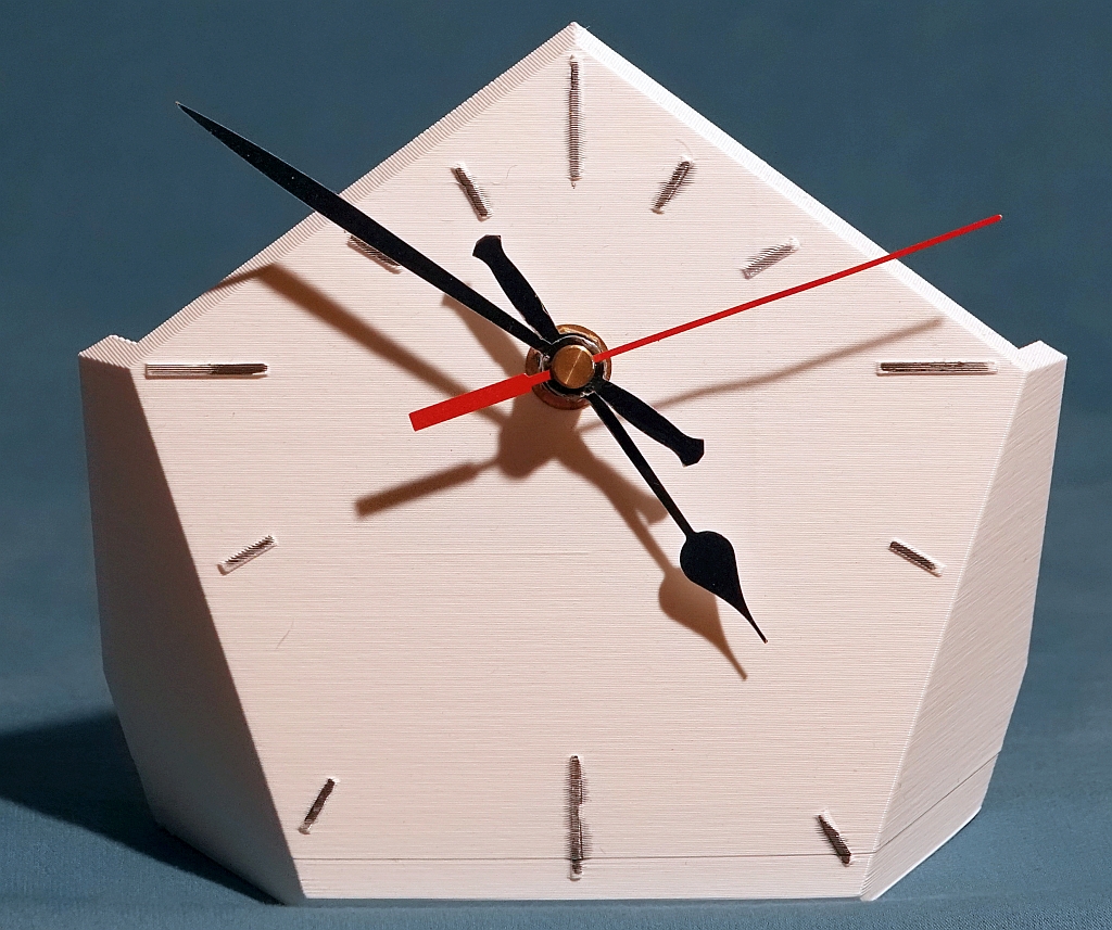 f&uuml;nfeckige Uhr