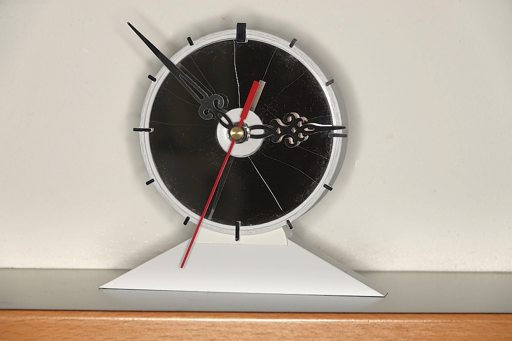 Uhr mit Spiegel